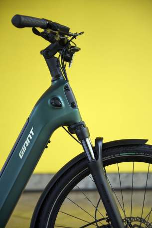 V&eacute;lo &eacute;lectrique Giant NewTour E+ 2027 cadre suspension