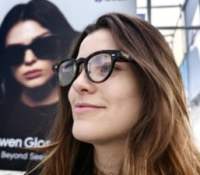 Qwen Glasses sur le nez de Chloé // Source : Ulrich Rozier pour Frandroid