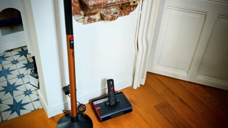 Le Dyson PencilWash, un balai laveur aussi fin qu&rsquo;un sabre laser est en promo à -100&nbsp;€