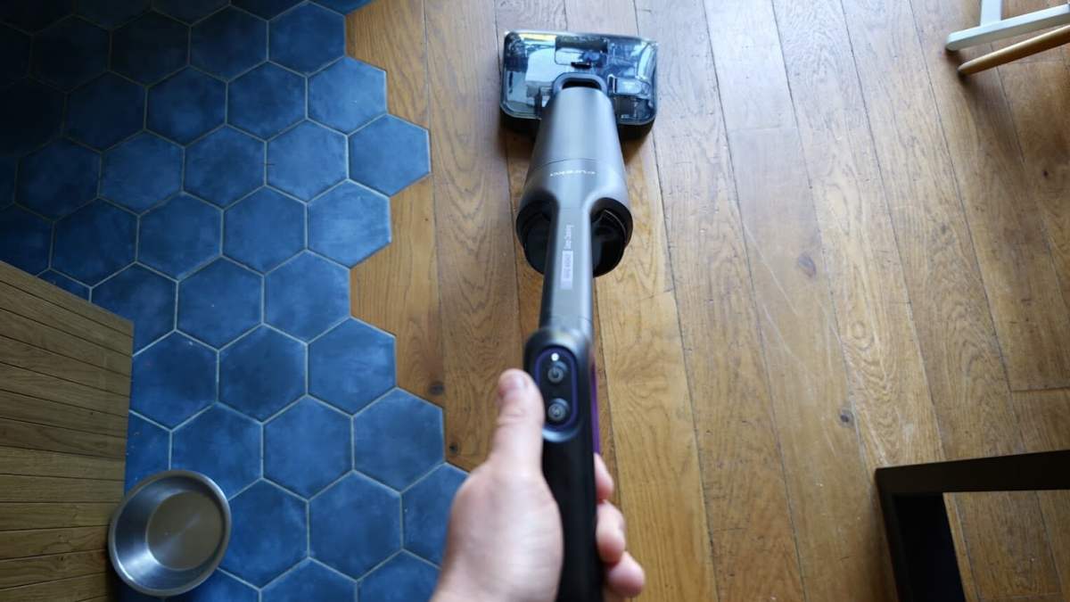 Image Test du Eureka FloorShine 460 : un aspirateur-laveur à 200 euros