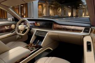 lac-hong-900s-interior-dashboard-1400x933