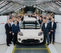 GAC Aion UT à l'usine Magna // Source : Magna