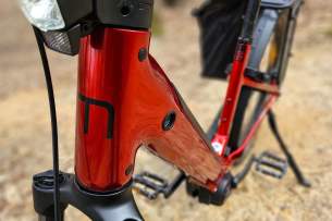 Moustache Xroad 4 2026 cadre