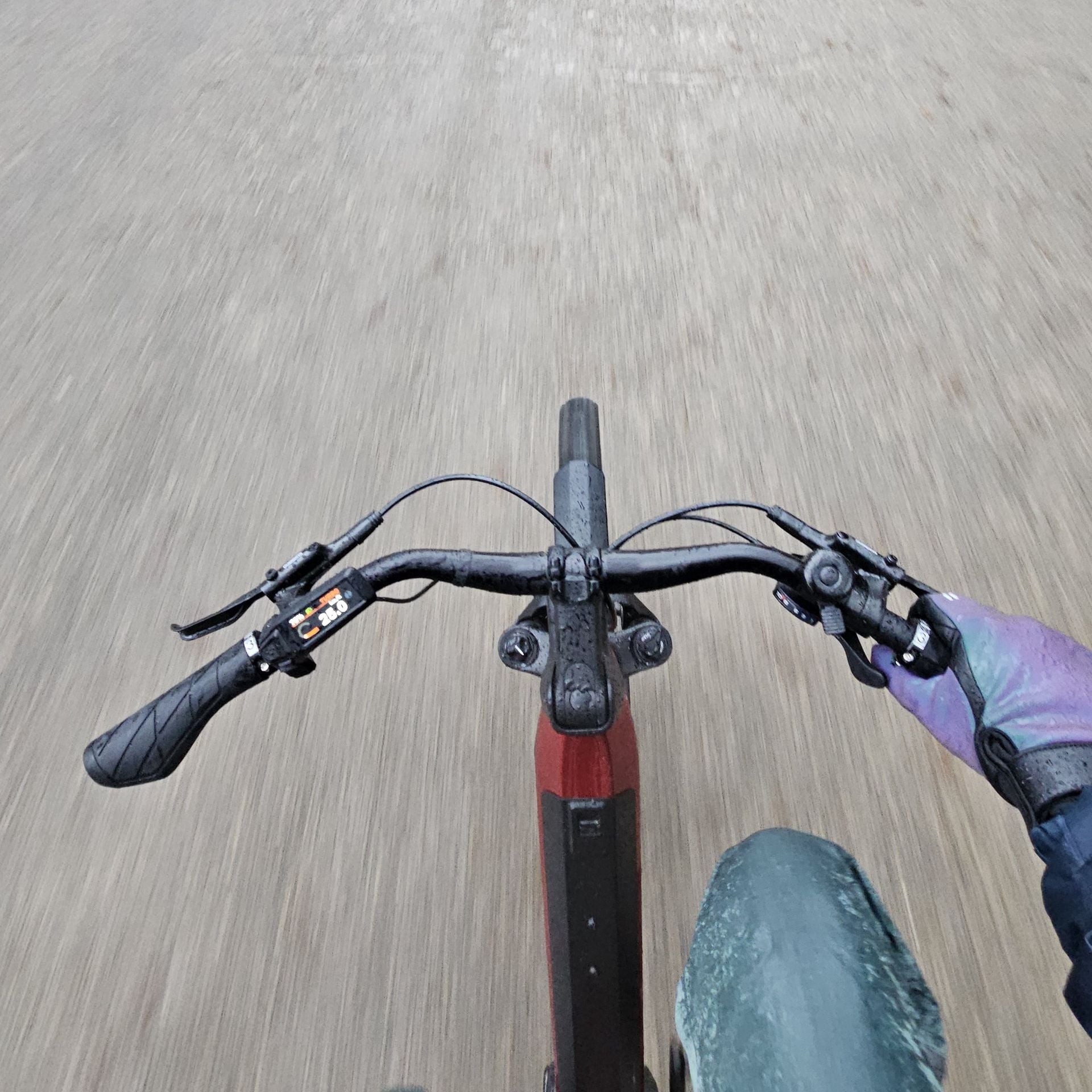 Moustache Xroad 4 2026 conduite route