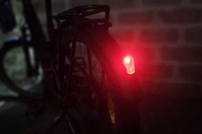 Moustache Xroad 4 2026 éclairage arrière