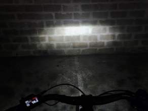 Moustache Xroad 4 2026 éclairage faisceau