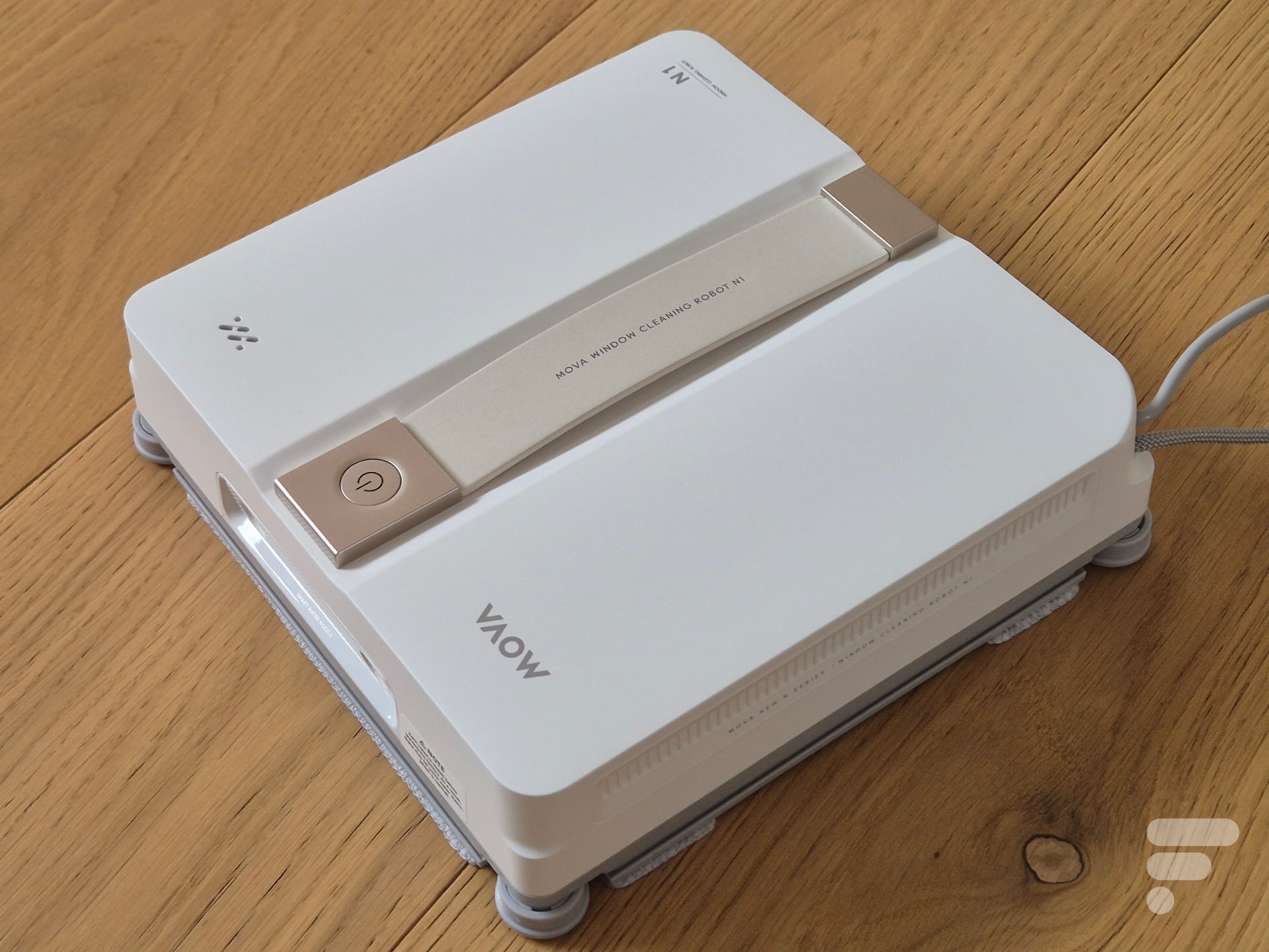 Test du Mova N1 : le robot laveur de vitres compact et abordable
