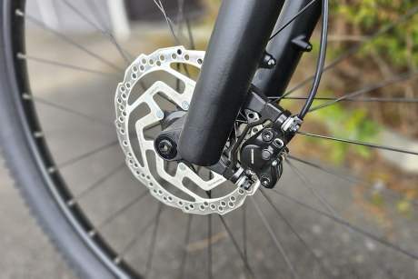 VTT &eacute;lectrique Nakamura E-Summit 930 freins hydrauliques Shimano