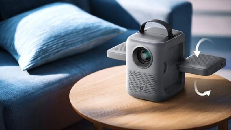 Anker Nebula P1i&nbsp;: ce nouveau vidéoprojecteur bradé à moins de 350&nbsp;€ va vous surprendre avec ses enceintes orientables