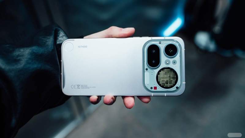 Le Nothing Phone (4a) Pro est le vrai successeur spirituel de OnePlus&nbsp;: nous l&rsquo;avons pris en main