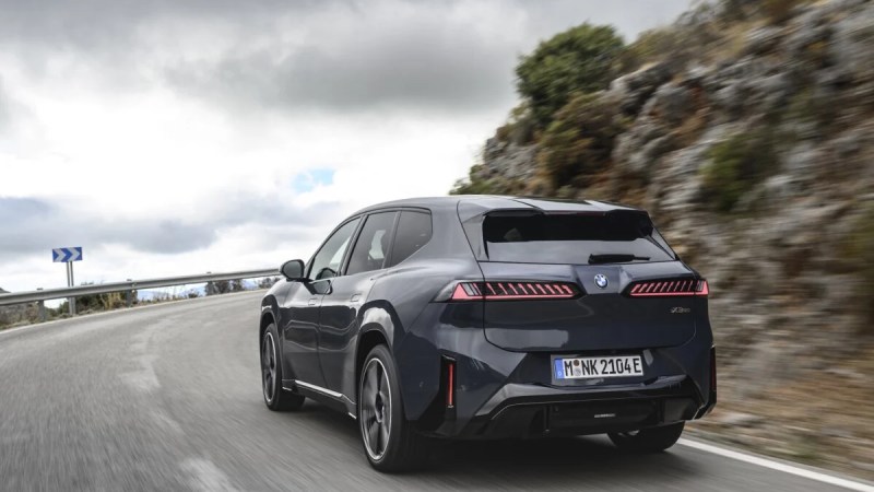 L&rsquo;électrique moins cher que l&rsquo;essence&nbsp;: le coup de génie de BMW qui change totalement la donne avec l&rsquo;iX3