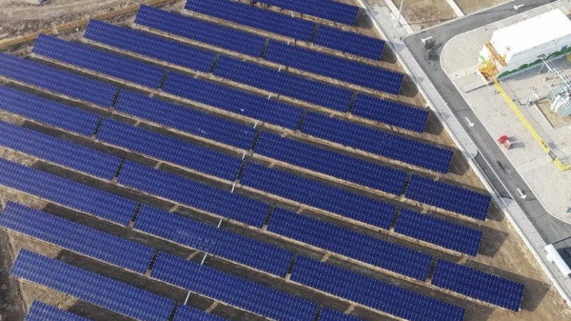 Fin du silicium pour les panneaux solaires&nbsp;? Cette nouvelle centrale solaire au pérovskites en Chine pourrait tout changer