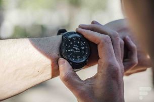 La Garmin Instinct Crossover Amoled // Source : Chloé Pertuis - Frandroid