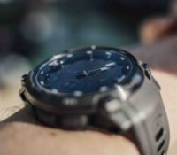 La Garmin Instinct Crossover Amoled // Source : Chloé Pertuis - Frandroid