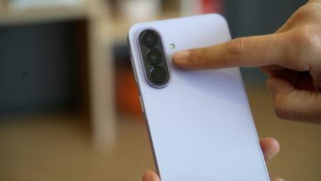 Samsung Galaxy A37 // Source : Alexis Grandgirard - Frandroid