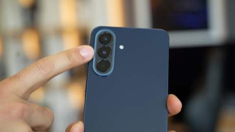 Samsung Galaxy A57 // Source : Alexis Grandgirard - Frandroid