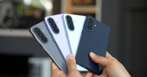 Samsung Galaxy A57 // Source : Alexis Grandgirard - Frandroid