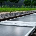 Transformer les voies ferrées en centrales solaires : le pari fou étudié par la SNCF