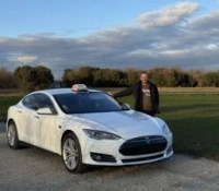 Taxi en Tesla Model S // Source : Paul-Emile CASSORET pour Frandroid