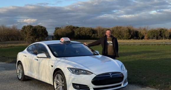 Taxi en Tesla Model S // Source : Paul-Emile CASSORET pour Frandroid