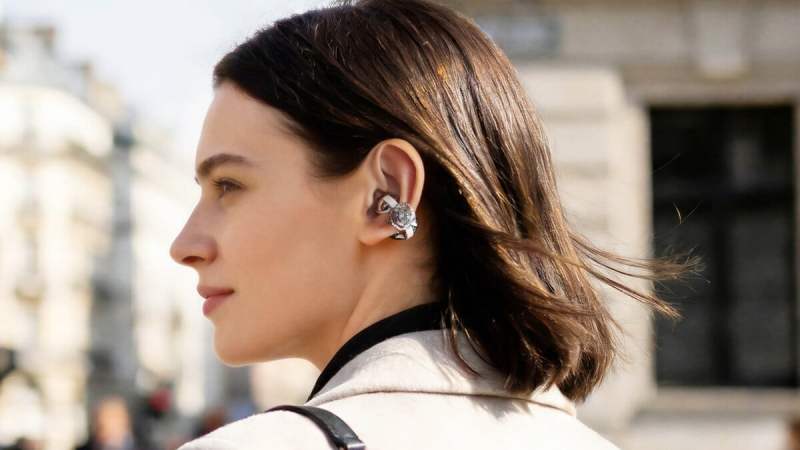 TCL CrystalClip : écouteurs à clipser sur les oreilles ornés Swarovski au MWC 2026