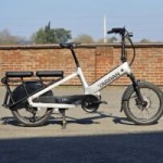 On a roulé avec le vélo électrique le plus technologique de 2026 : radar, caméra et béquille électrique au menu