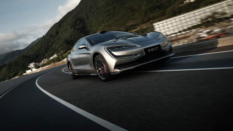 1 300 ch et recharge en 5 minutes&nbsp;: BYD dévoile trois nouvelles Yangwang électriques (U7, U8 et U8L)