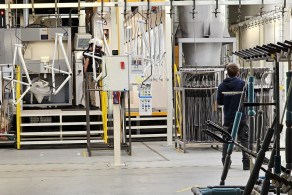 Usine MFC v&eacute;los Intersport cadres peinture