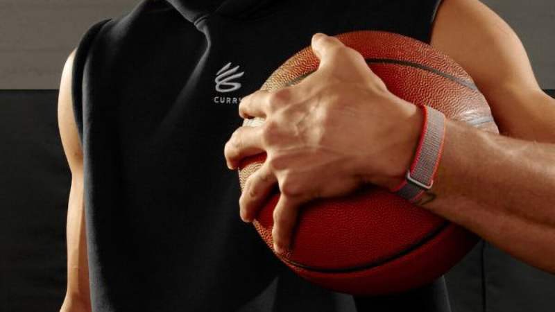 « C&rsquo;est le premier de son genre »&nbsp;: Stephen Curry tease un mystérieux bracelet connecté conçu par Google