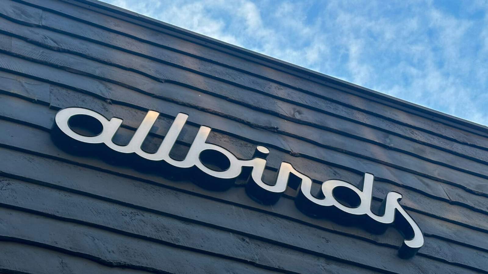 Allbirds lâche le marché de la basket pour devenir une entreprise IA