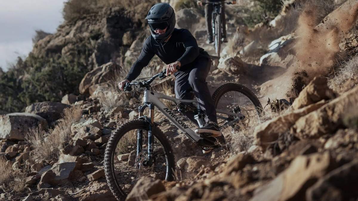 Image DJI dévoile la seconde génération de ses VTT électriques, avec le surpuissant moteur Avinox M2