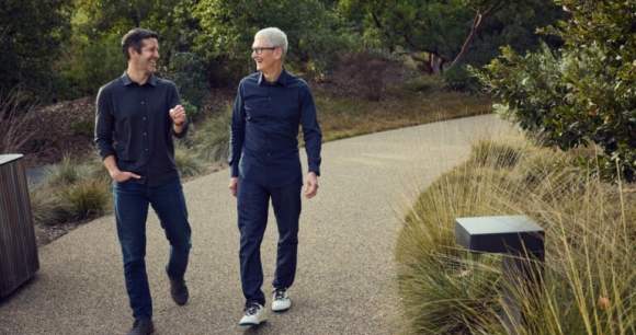 Apple-John-Ternus-Tim-Cook_Full-Bleed-Image.jpg.large_2x