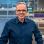 Avec le départ de Tim Cook, qui va s’occuper du hardware chez Apple ?