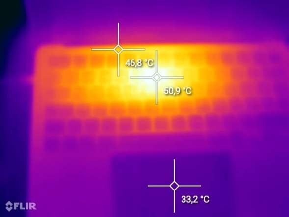 Apple MacBook Air 13 M5 chauffe-2 Apple MacBook Air 13 M5 chauffe-2