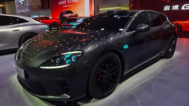 On a vu d’étranges lumières bleues sur les voitures électriques en Chine&nbsp;: voici à quoi elles servent