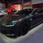 On a vu d’étranges lumières bleues sur les voitures électriques en Chine : voici à quoi elles servent