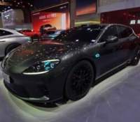 Certains constructeurs automobiles peuvent intégrer des lumières bleues dans leurs optiques pour signifier le mode autonome de leurs modèles