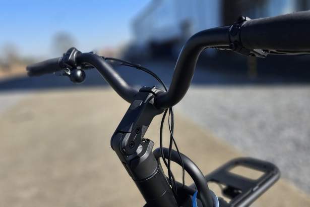 Vélo électrique longtail Brekr L250 potence