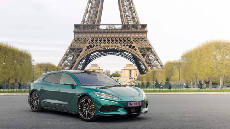 Recrues de Porsche et recharge en 5 minutes : voici comment Denza veut vendre ses voitures électriques à plus de 100 000 € en Europe