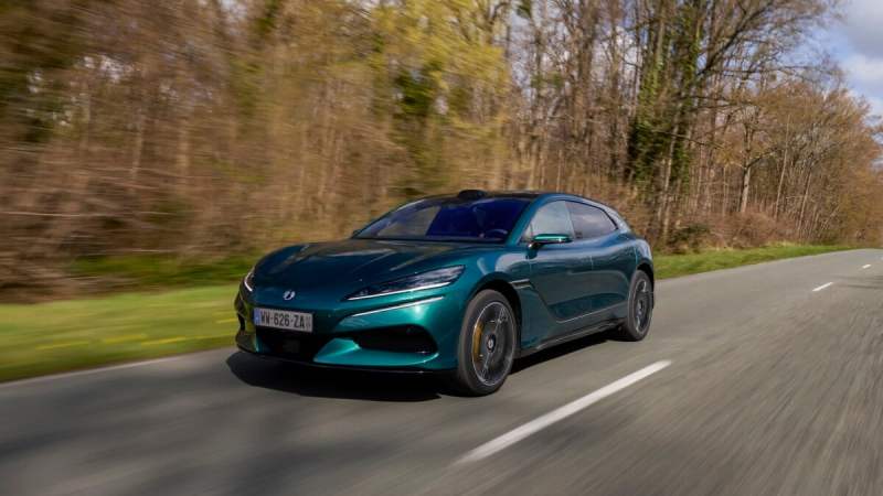 3 000 bornes et 18 mois de charge gratuite : la recharge en 5 minutes de BYD arrive en force en Europe