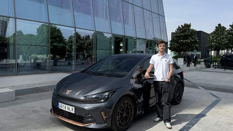 J’ai essayé la Cupra Born électrique restylée : encore plus d’autonomie et des écrans Android qui lui font du bien