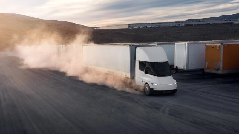 On connaît enfin la vraie capacité de la batterie du Tesla Semi&nbsp;: une taille XXL pour une autonomie impressionnante