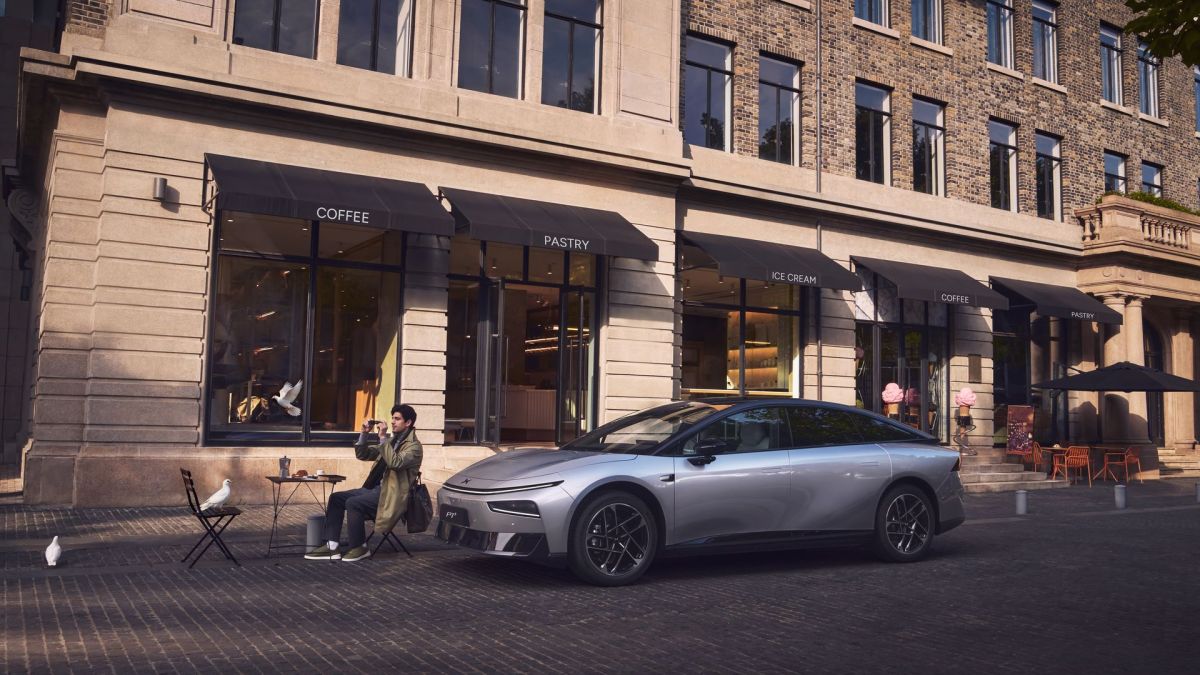 Image Recharge en 12 min, sièges massants et affichage tête haute de série : la XPENG P7+ redéfinit le luxe électrique sans exploser le budget [Sponso]