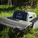On a testé la Lymow One : le robot tondeuse à chenilles face aux terrains accidentés, aux pentes et aux zones complexes