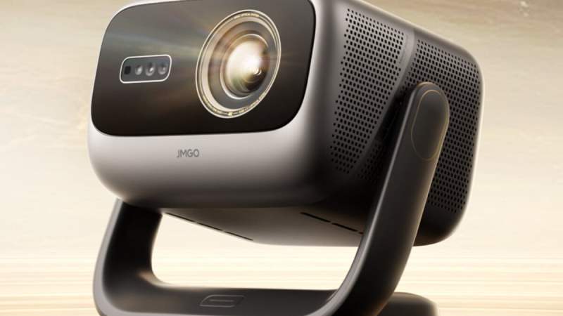 Jmgo lance son projecteur le plus lumineux&nbsp;: triple laser 4K, 240 Hz et Google TV dans le salon