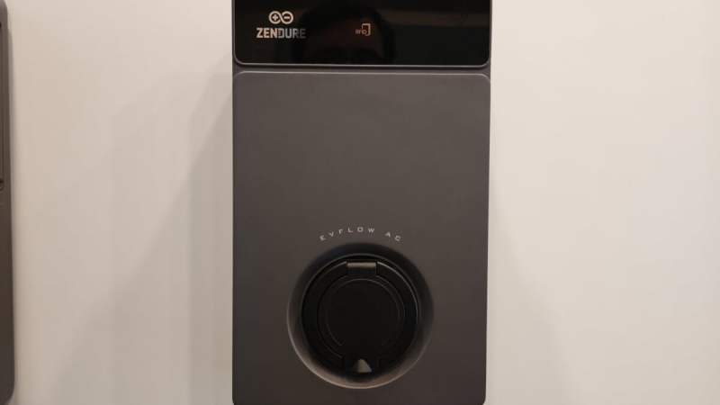 Zendure dévoile l&rsquo;EVFlow AC&nbsp;: une borne 7,4 à 22 kW V2G-ready, taillée pour les Renault 5 et 4 E-Tech