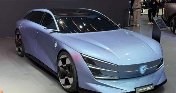 Peugeot Concept 6 // Source : Vincent Sergère - Frandroid