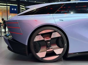 Peugeot Concept 6 // Source : Vincent Sergère - Frandroid