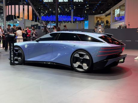 Peugeot Concept 6 // Source : Vincent Serg&egrave;re - Frandroid