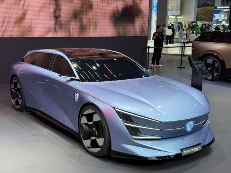 Peugeot Concept 6 // Source : Vincent Serg&egrave;re - Frandroid